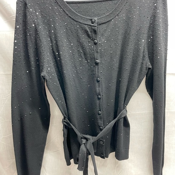 Black buttoned sweat with black sequins. Matching belt. - Picture 2 of 6